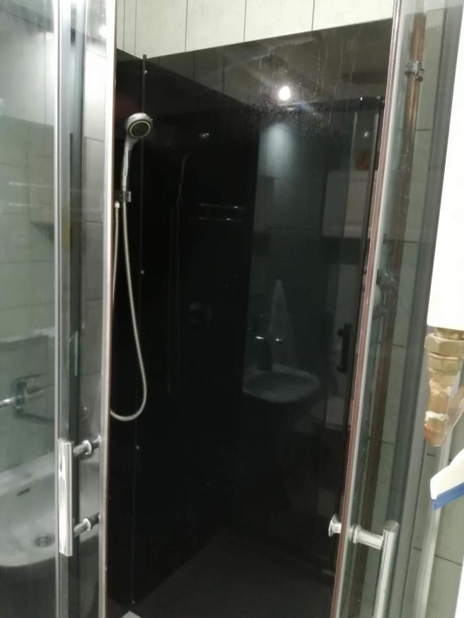 Self Check-In Targi Lotnisko Parking B Daire Poznań Dış mekan fotoğraf